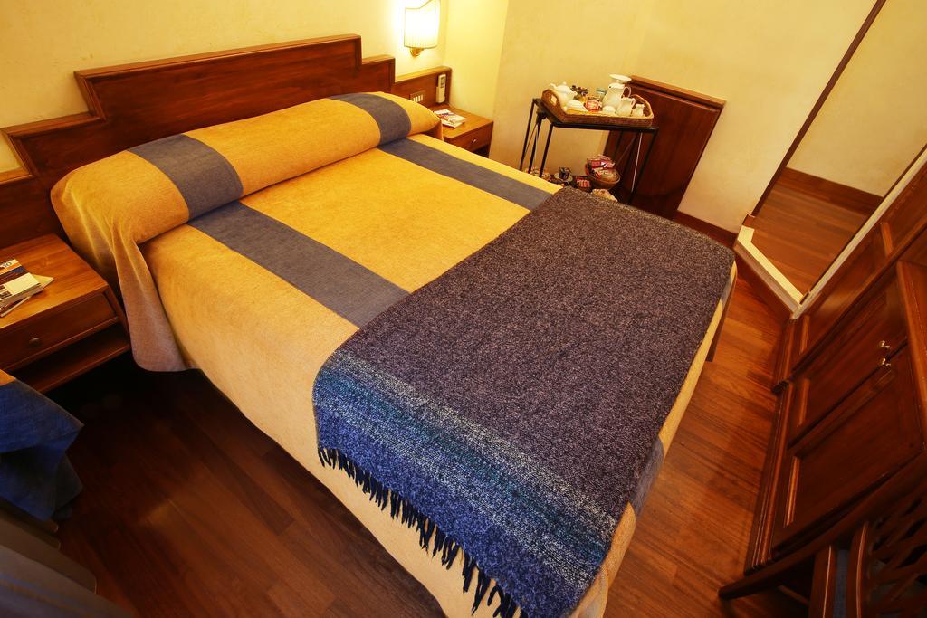 Al Colonnato Di San Pietro Bed & Breakfast - Rome — Photos 1