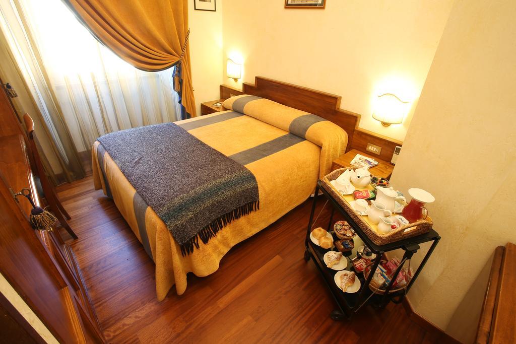Al Colonnato Di San Pietro Bed & Breakfast - Rome, Rome